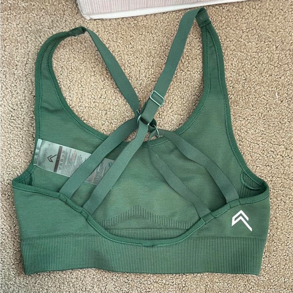 SOLD- Oner Active Effortless Set in Evergreen - Picture 3 of 8